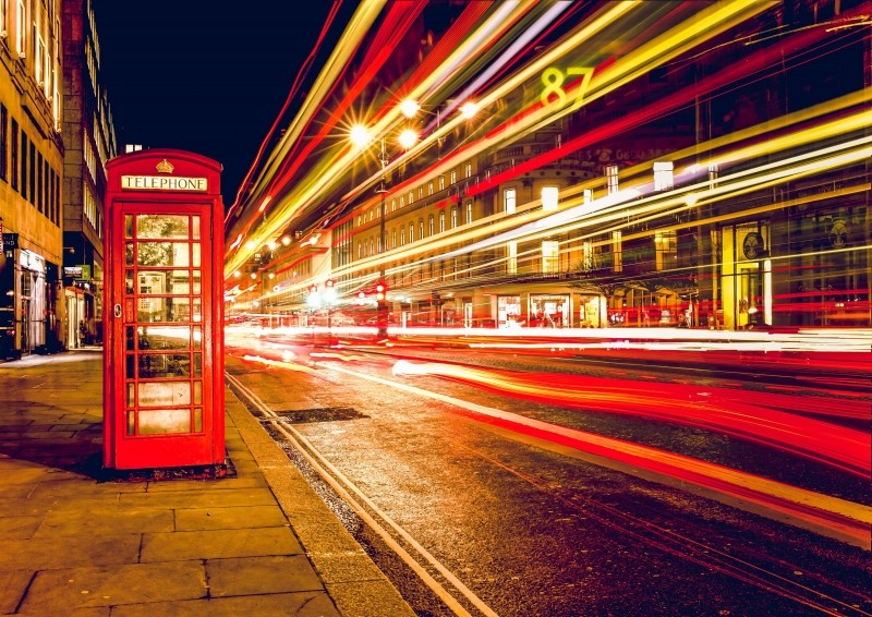 long-exposure-of-street-and-telephone-booth-1
