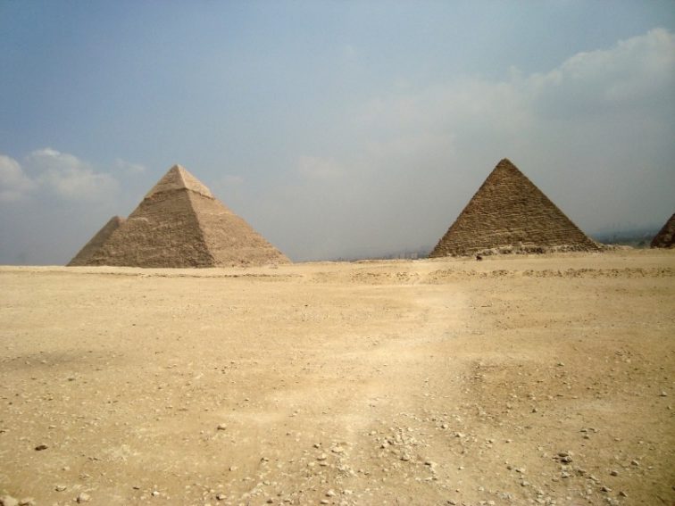 pyramids-desert-egypt-giza-tombs
