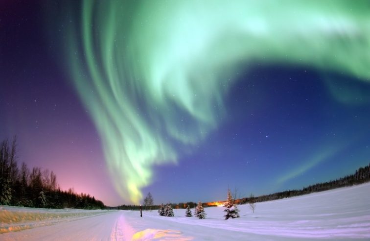 aurora-borealis-in-winter-sky